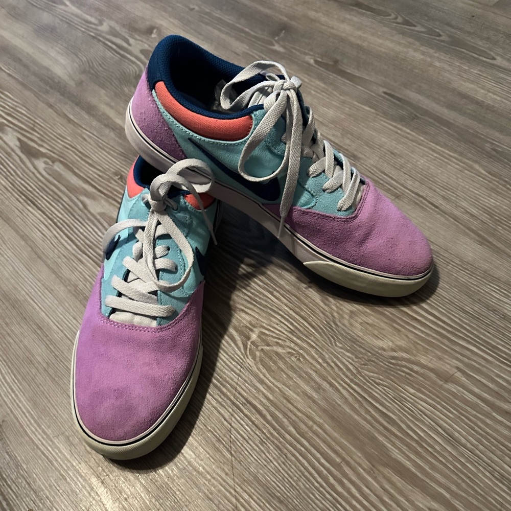 Nike mens shoes size 9.5